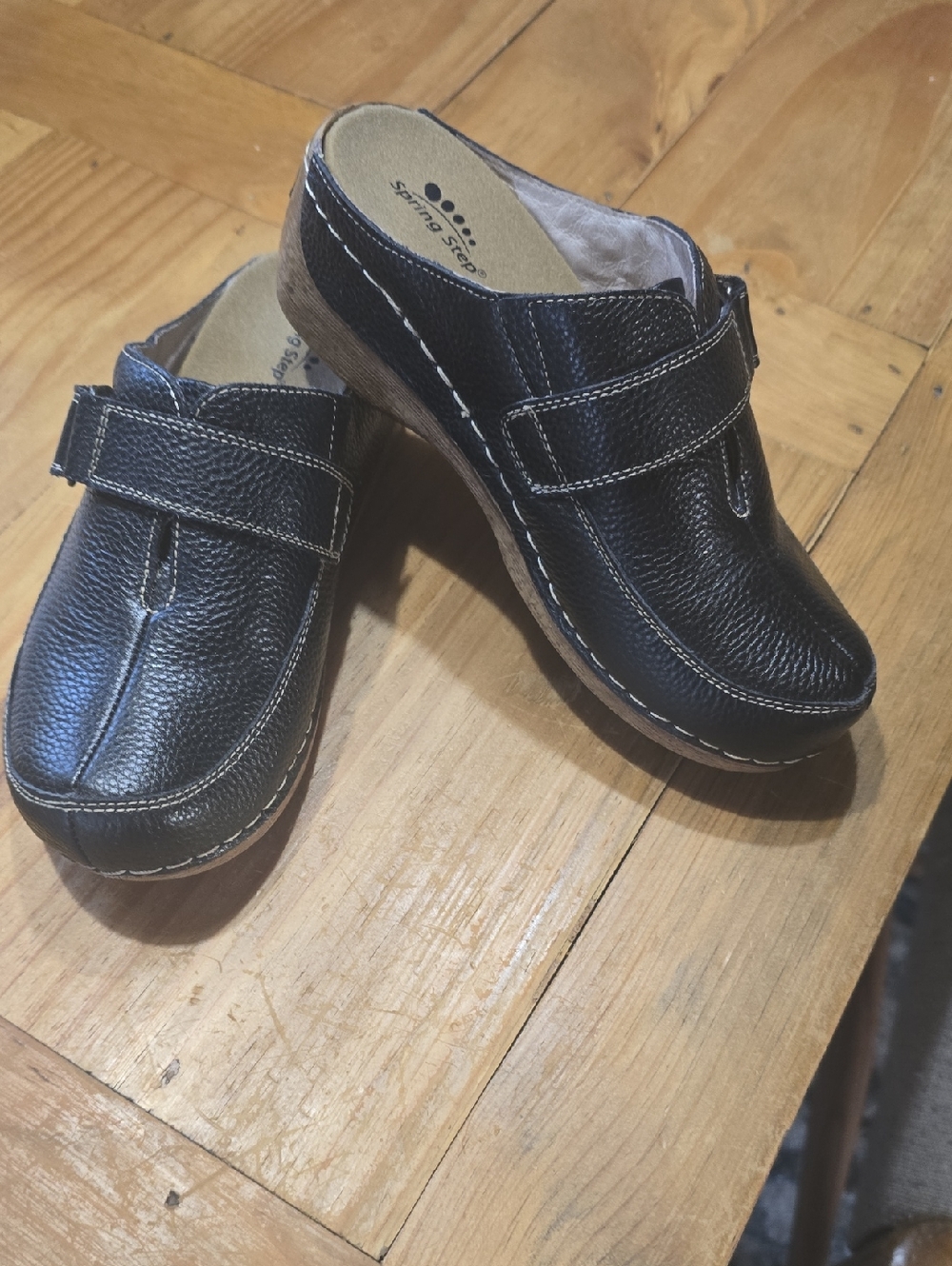 Women's Size 7 (37) Spring Step Black Leather Slip-On Clogs